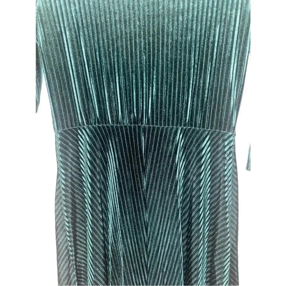 NEW Blooms In The City Velvet Dress sz Large Fitted Short Sleeve Stretch HOLIDAY - Picture 5 of 6